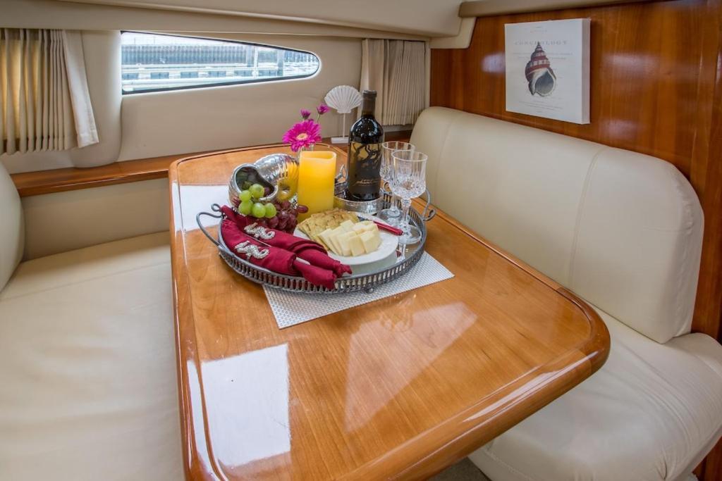 Hotel Sea Pearl Boston Yacht Esterno foto