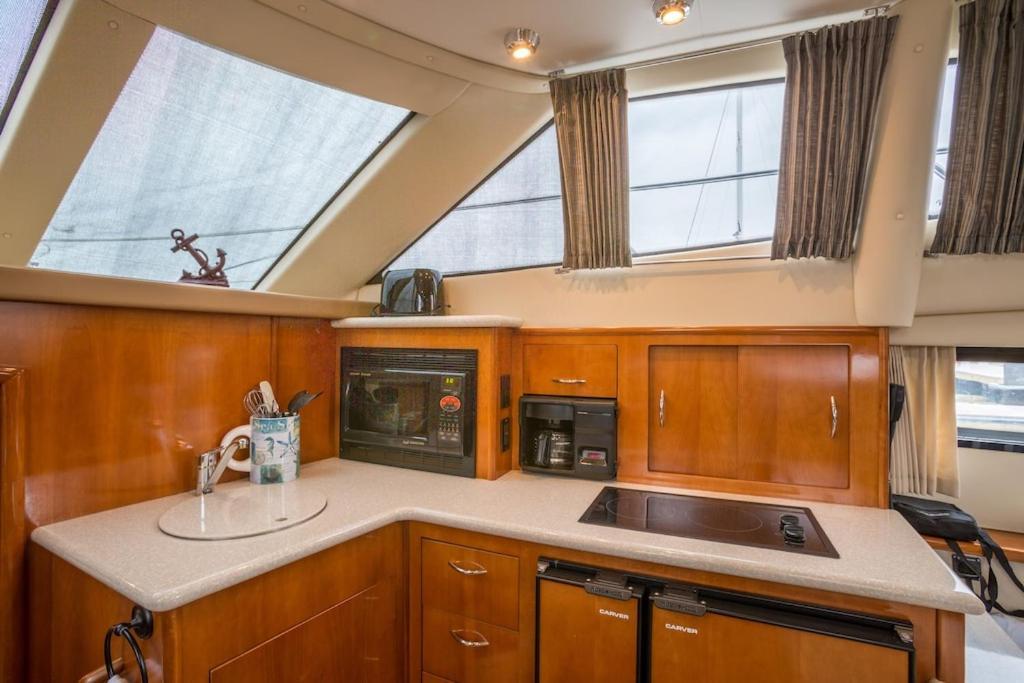 Hotel Sea Pearl Boston Yacht Esterno foto